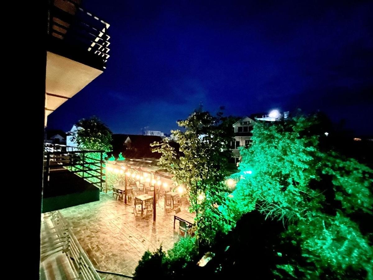 Hotel Sweet Navodari Bagian luar foto