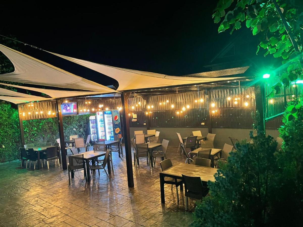 Hotel Sweet Navodari Bagian luar foto