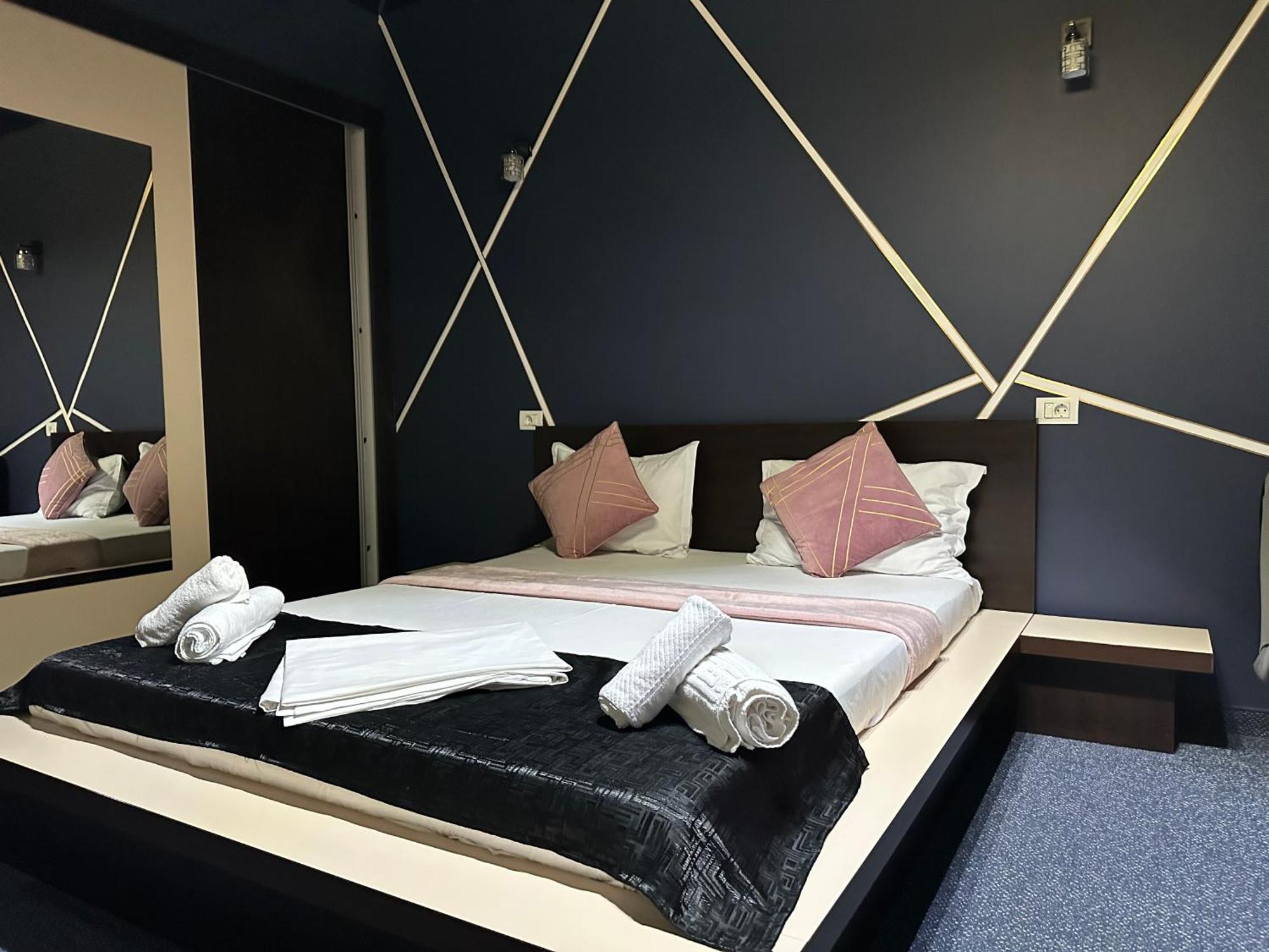 Hotel Sweet Navodari Bagian luar foto