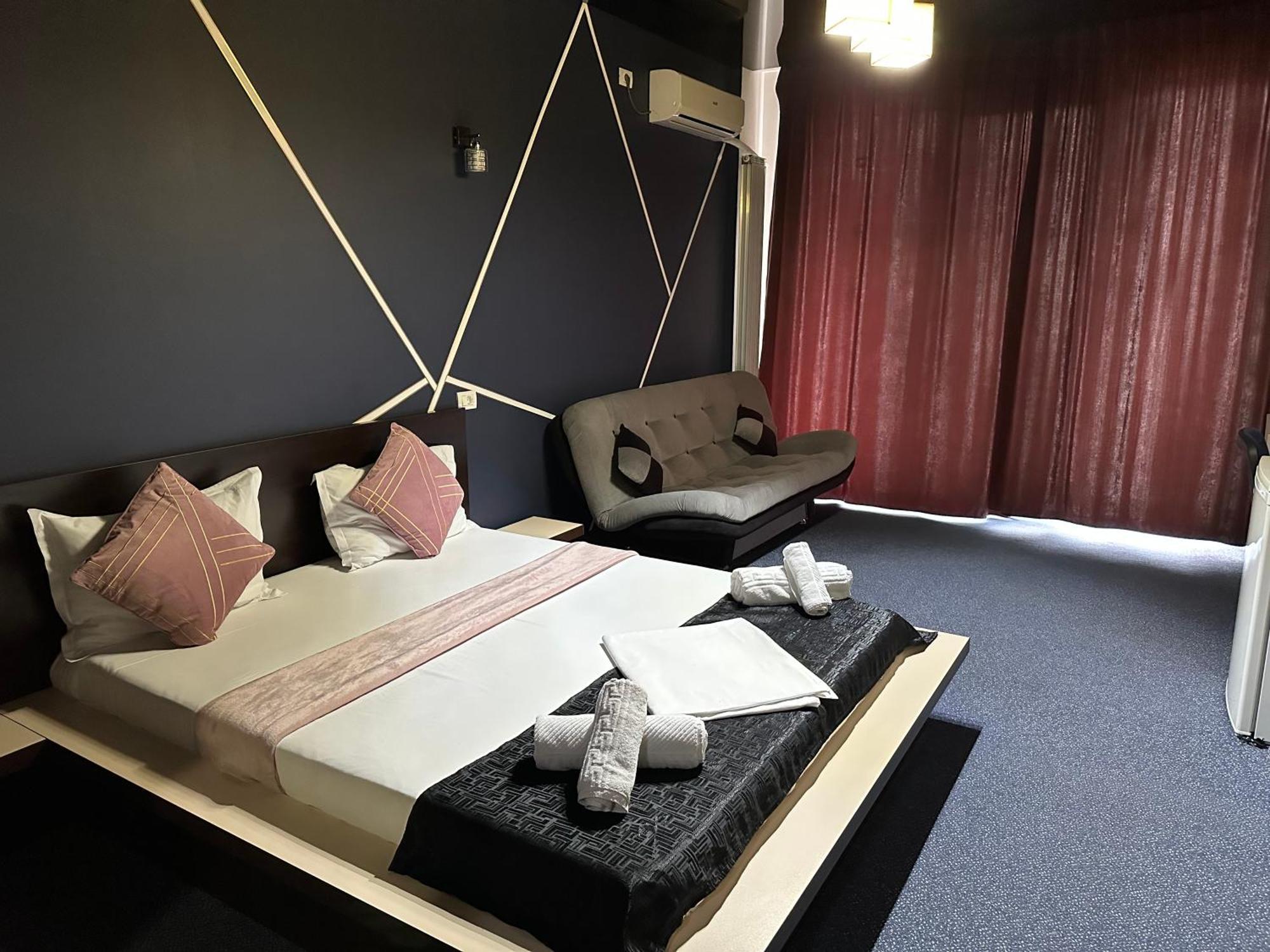 Hotel Sweet Navodari Bagian luar foto