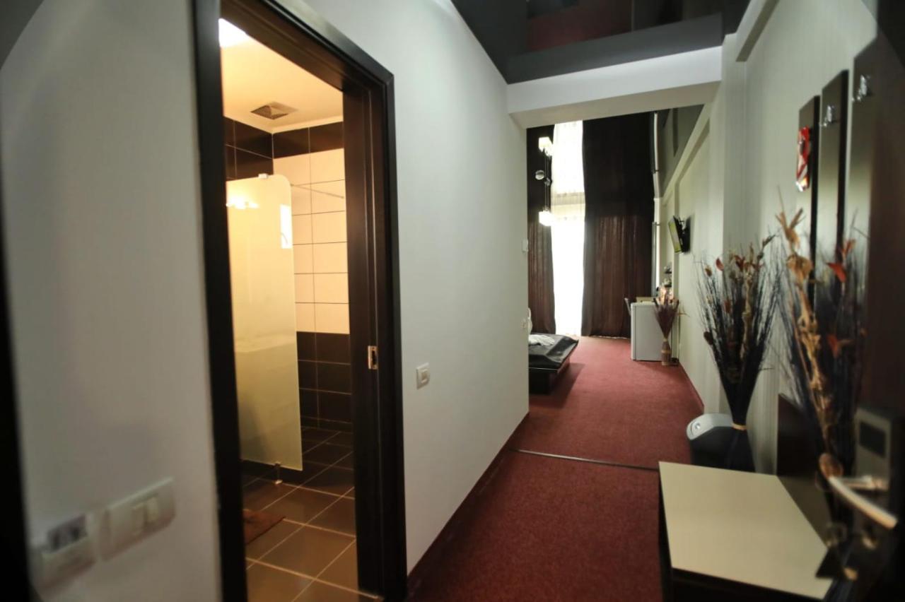 Hotel Sweet Navodari Bagian luar foto