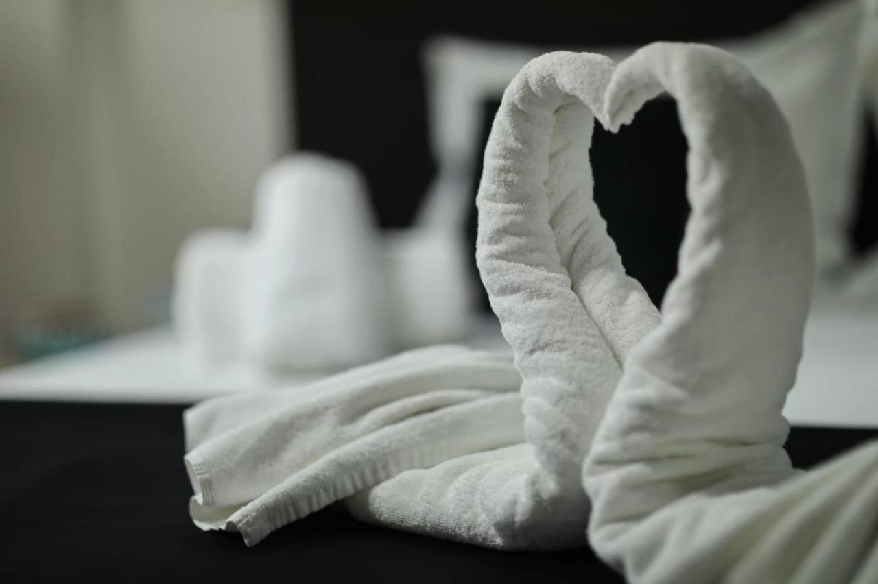 Hotel Sweet Navodari Bagian luar foto