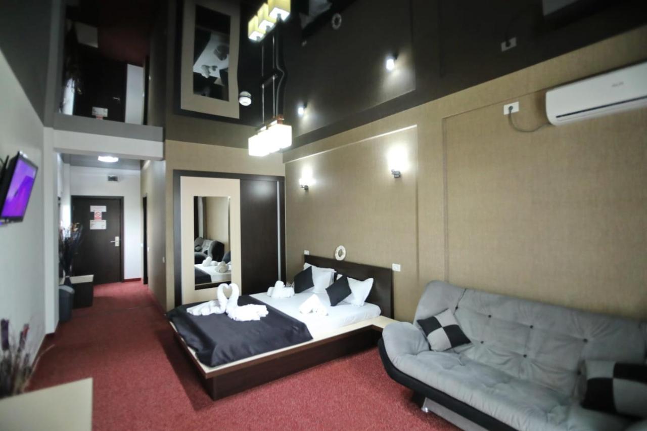 Hotel Sweet Navodari Bagian luar foto