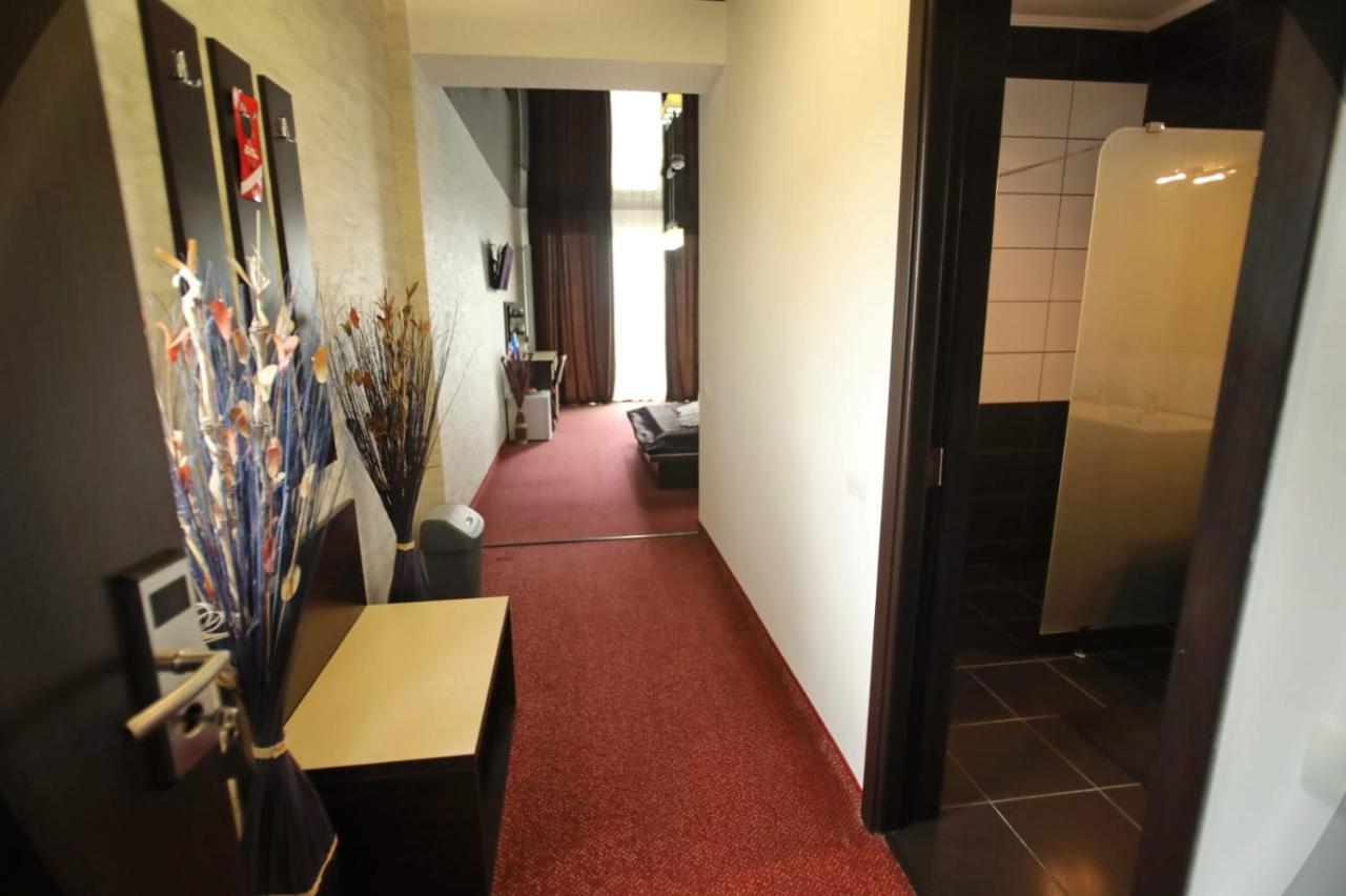 Hotel Sweet Navodari Bagian luar foto